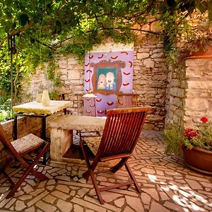 Kamene Price Rooms, Music And Food Apartamento