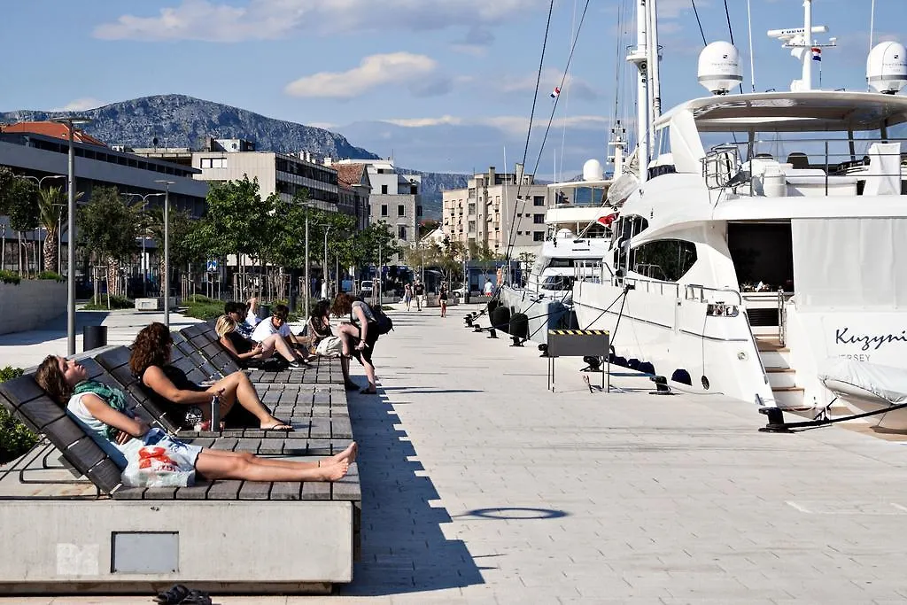 Guest House Babina - Apartments King & Queen Split 3*,