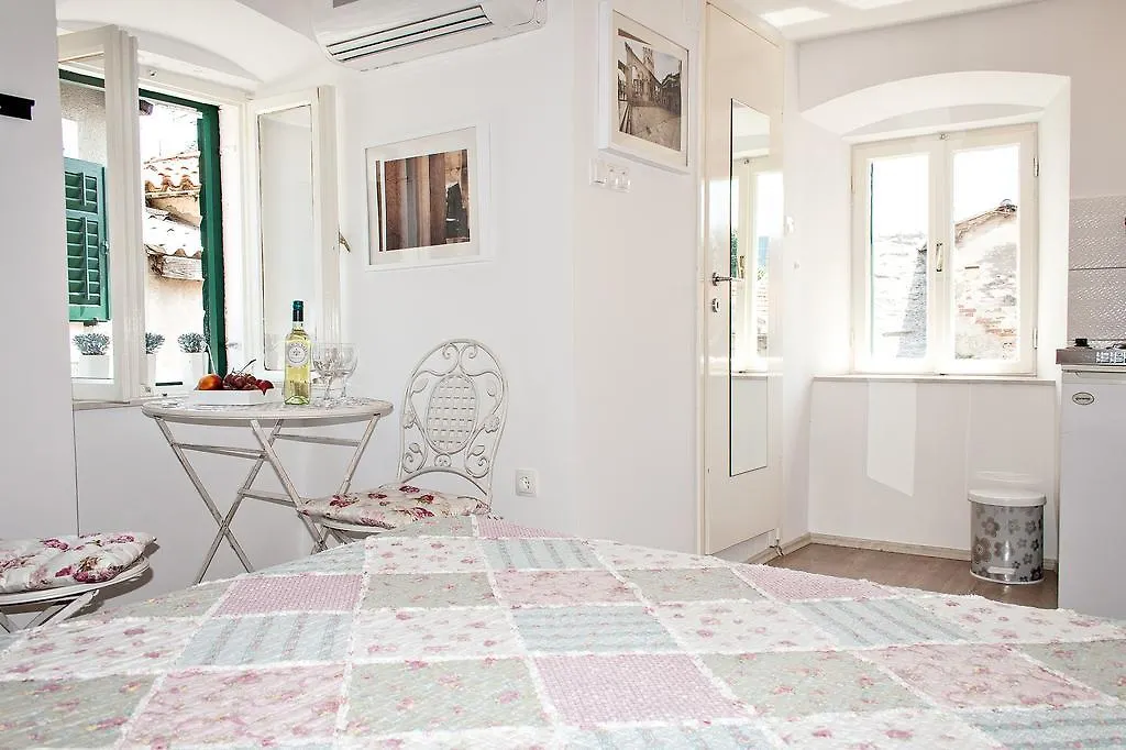 Guest House Babina - Apartments King & Queen Split