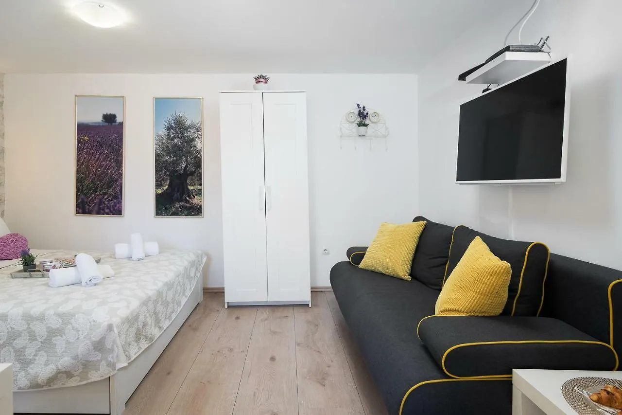 Guest House Babina - Apartments King & Queen Split