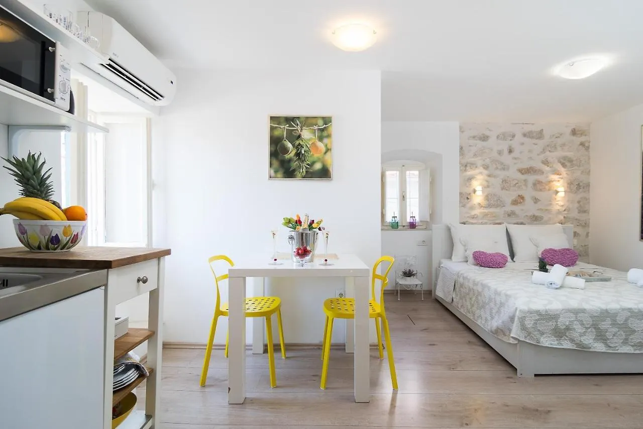 Guest House Babina - Apartments King & Queen Split