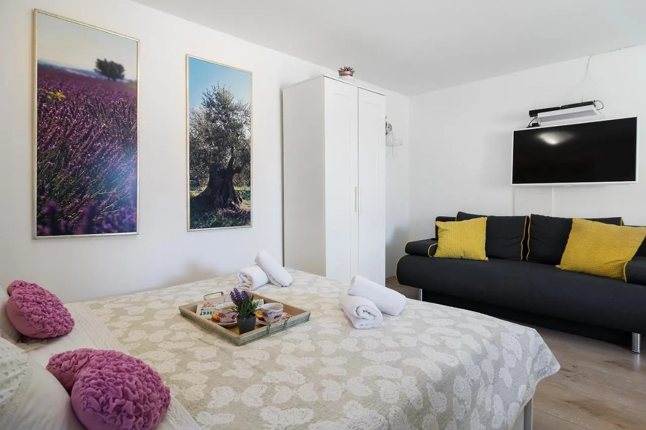 Guest House Babina - Apartments King & Queen Split
