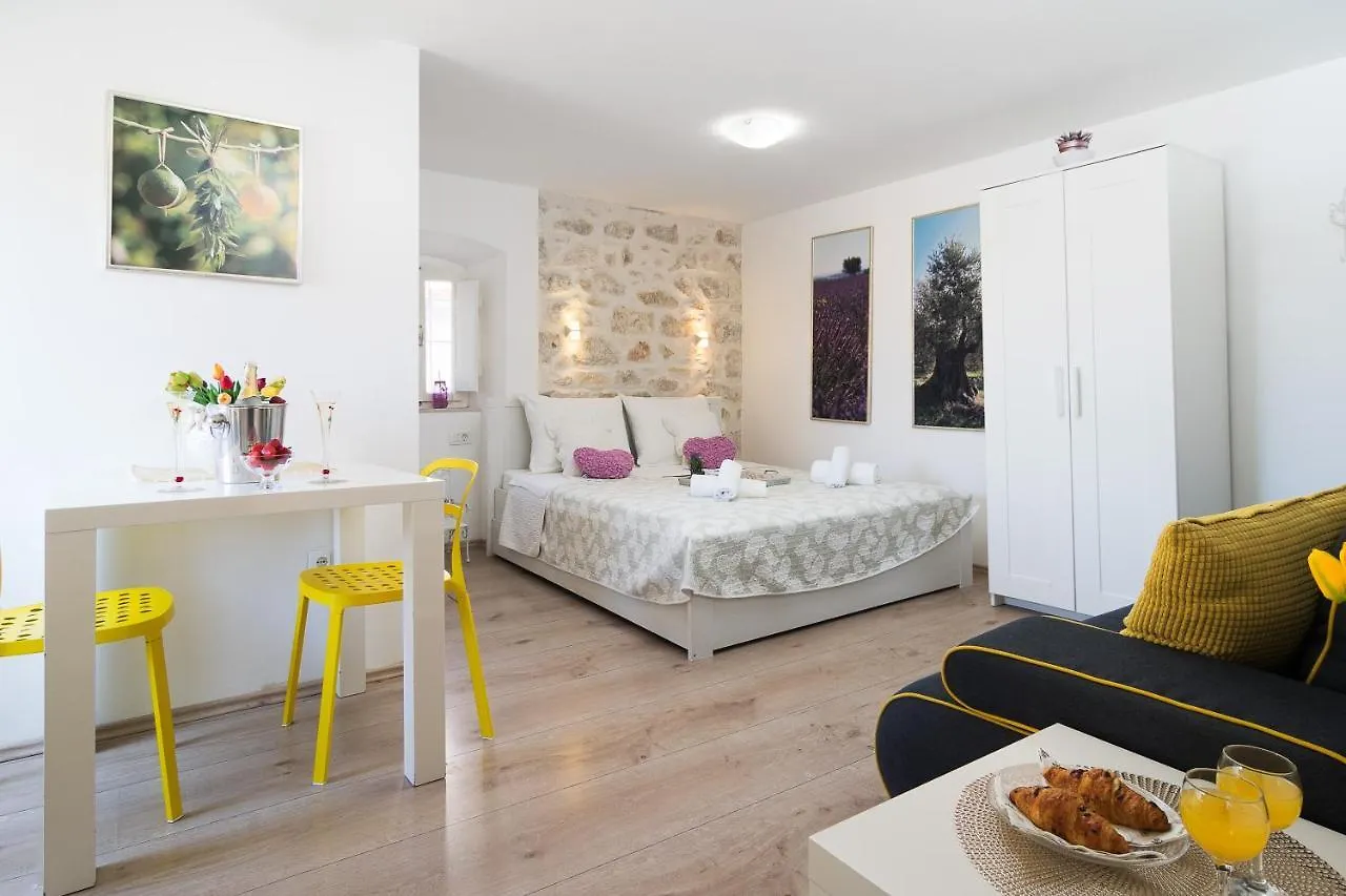 Guest House Babina - Apartments King & Queen Split 3*,  Croatia